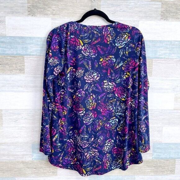 LULAROE Lynnae Floral Long Sleeve Tee Purple Womens Small - Picture 2 of 4
